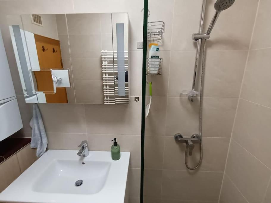 Modernes Apartment In Wien Kültér fotó